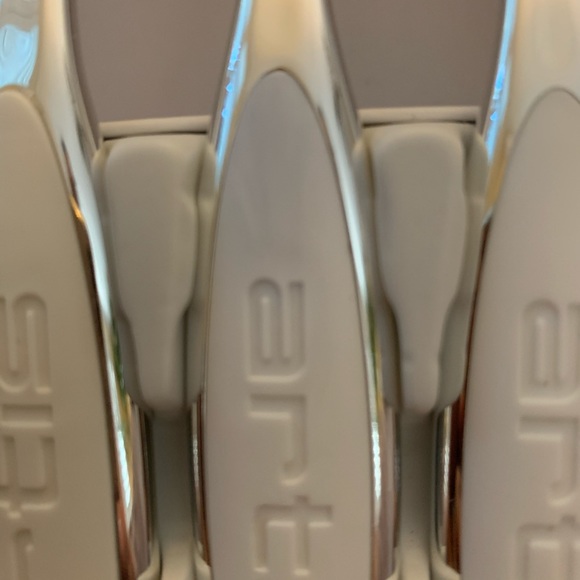 Gently USED Artis 3 piece Makeup Brushes - Picture 4 of 10